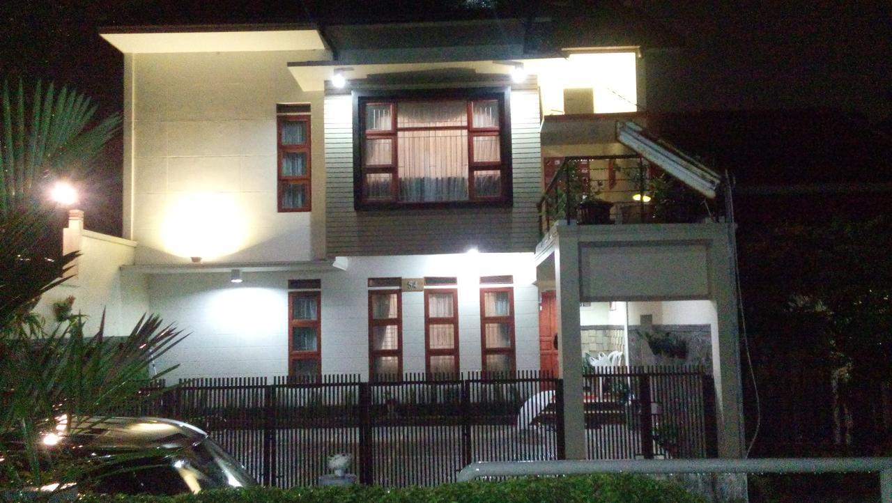 Rumah Tawa Guesthouse - 2 Syariah Bandung Ngoại thất bức ảnh