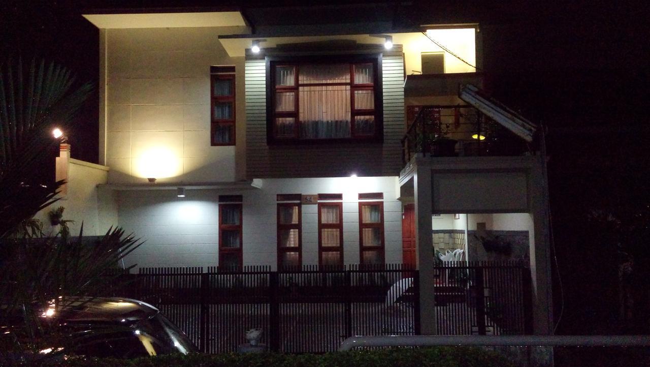 Rumah Tawa Guesthouse - 2 Syariah Bandung Ngoại thất bức ảnh