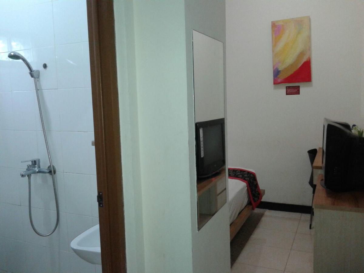 Rumah Tawa Guesthouse - 2 Syariah Bandung Ngoại thất bức ảnh